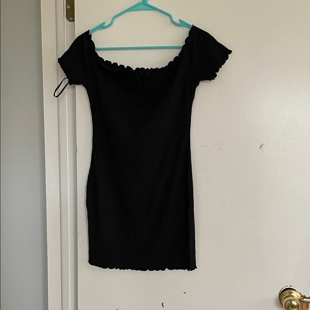 SHEIN Black Off-Shoulder Ribbed Mini Dress with Ruffle Trim